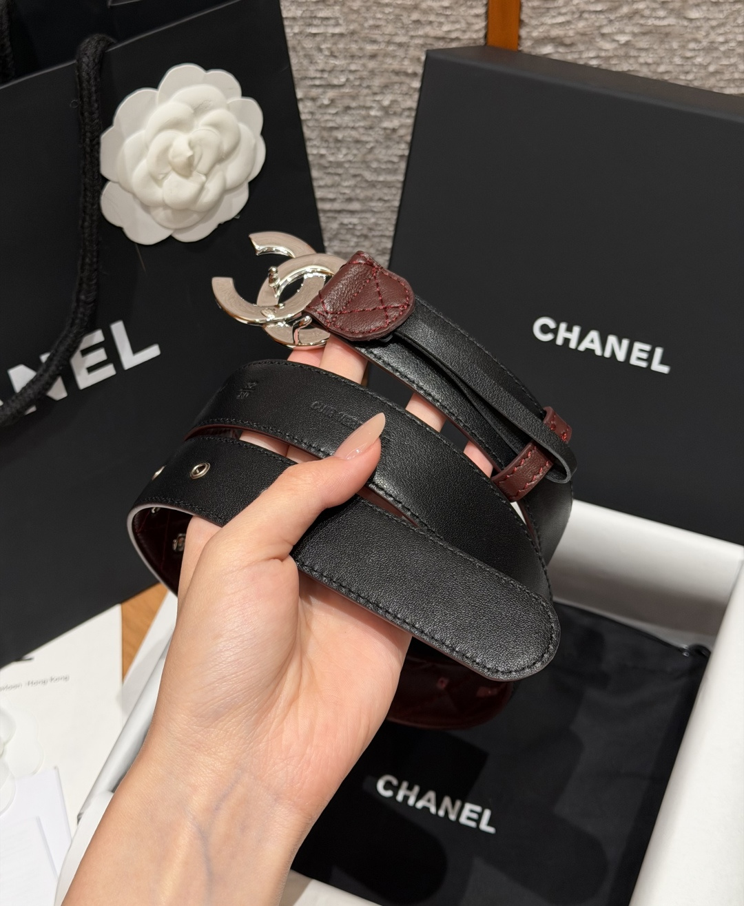 香家✨ Leather Belt 30mm皮质腰带 进口胎羊皮与金属。热门菱格绗缝小牛皮,标志性双C扣,裙装裤装都适配。 香家✨ Leather Belt 30mm皮质腰带 进口胎羊皮与金属。热门菱格绗缝小牛皮,标志性双C扣,裙装裤装都适配。