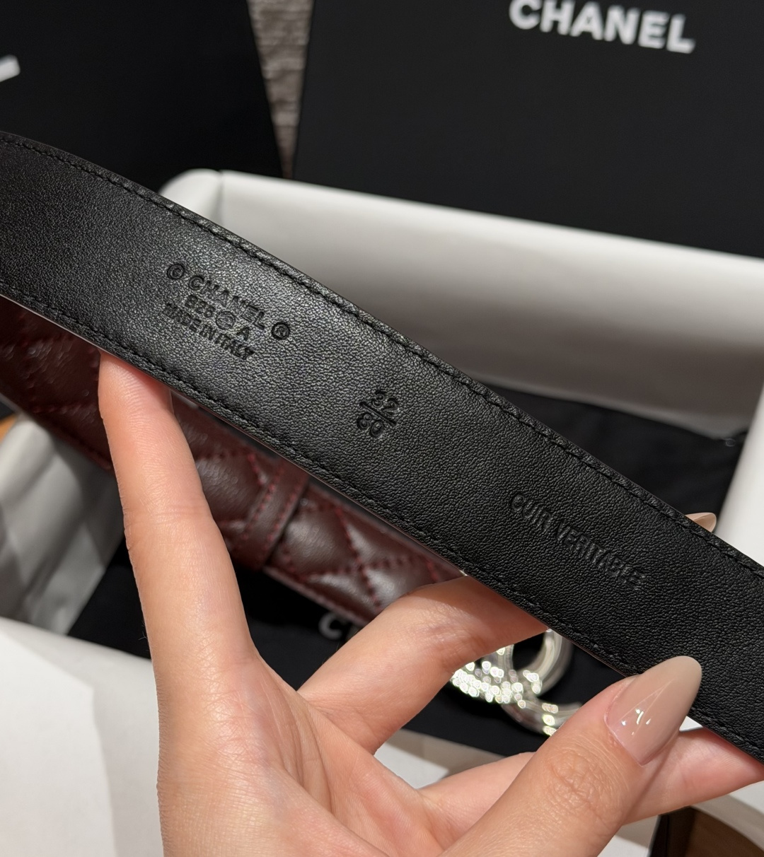 香家✨ Leather Belt 30mm皮质腰带 进口胎羊皮与金属。热门菱格绗缝小牛皮,标志性双C扣,裙装裤装都适配。 香家✨ Leather Belt 30mm皮质腰带 进口胎羊皮与金属。热门菱格绗缝小牛皮,标志性双C扣,裙装裤装都适配。