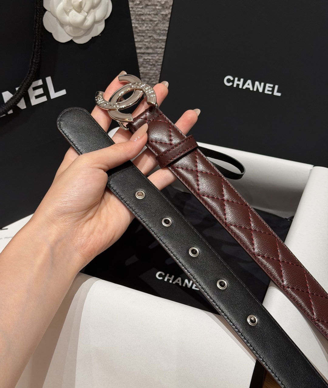 香家✨ Leather Belt 30mm皮质腰带 进口胎羊皮与金属。热门菱格绗缝小牛皮,标志性双C扣,裙装裤装都适配。 香家✨ Leather Belt 30mm皮质腰带 进口胎羊皮与金属。热门菱格绗缝小牛皮,标志性双C扣,裙装裤装都适配。