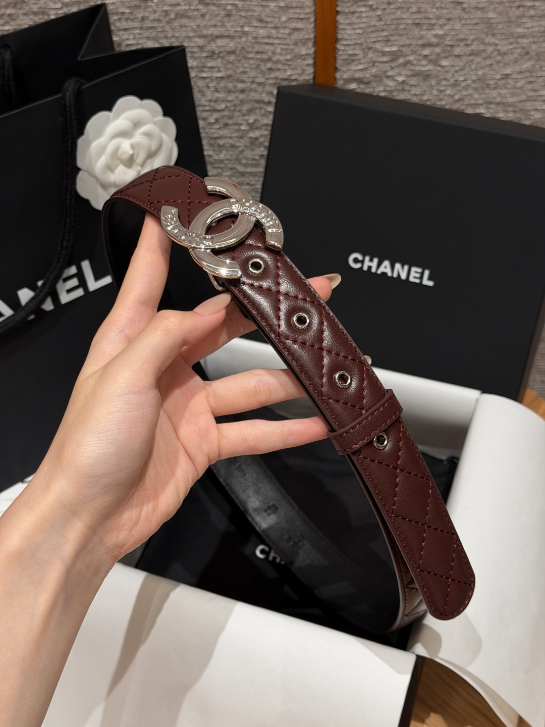 香家✨ Leather Belt 30mm皮质腰带 进口胎羊皮与金属。热门菱格绗缝小牛皮,标志性双C扣,裙装裤装都适配。 香家✨ Leather Belt 30mm皮质腰带 进口胎羊皮与金属。热门菱格绗缝小牛皮,标志性双C扣,裙装裤装都适配。