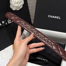 香家✨ Leather Belt 30mm皮质腰带 进口胎羊皮与金属。热门菱格绗缝小牛皮,标志性双C扣,裙装裤装都适配。 香家✨ Leather Belt 30mm皮质腰带 进口胎羊皮与金属。热门菱格绗缝小牛皮,标志性双C扣,裙装裤装都适配。