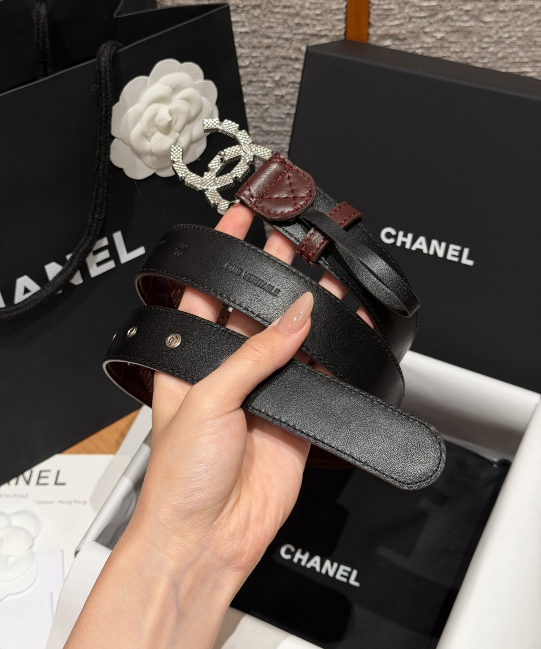 香家✨ Leather Belt 30mm皮质腰带 进口胎羊皮与金属。热门菱格绗缝小牛皮,标志性双C扣,裙装裤装都适配。 香家✨ Leather Belt 30mm皮质腰带 进口胎羊皮与金属。热门菱格绗缝小牛皮,标志性双C扣,裙装裤装都适配。