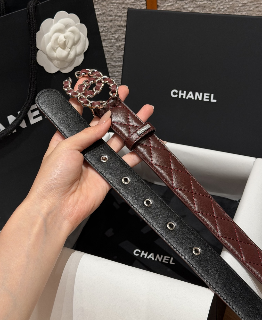 香家✨ Leather Belt 30mm皮质腰带 进口胎羊皮与金属。热门菱格绗缝小牛皮,标志性双C扣,裙装裤装都适配。 香家✨ Leather Belt 30mm皮质腰带 进口胎羊皮与金属。热门菱格绗缝小牛皮,标志性双C扣,裙装裤装都适配。