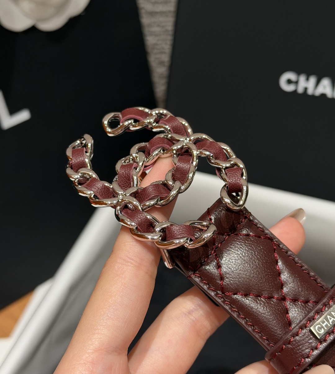 香家✨ Leather Belt 30mm皮质腰带 进口胎羊皮与金属。热门菱格绗缝小牛皮,标志性双C扣,裙装裤装都适配。 香家✨ Leather Belt 30mm皮质腰带 进口胎羊皮与金属。热门菱格绗缝小牛皮,标志性双C扣,裙装裤装都适配。