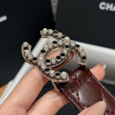 香家✨ Leather Belt 30mm皮质腰带 进口胎羊皮与金属。热门菱格绗缝小牛皮,标志性双C扣,裙装裤装都适配。 香家✨ Leather Belt 30mm皮质腰带 进口胎羊皮与金属。热门菱格绗缝小牛皮,标志性双C扣,裙装裤装都适配。