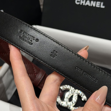 香家✨ Leather Belt 30mm皮质腰带 进口胎羊皮与金属。热门菱格绗缝小牛皮,标志性双C扣,裙装裤装都适配。 香家✨ Leather Belt 30mm皮质腰带 进口胎羊皮与金属。热门菱格绗缝小牛皮,标志性双C扣,裙装裤装都适配。