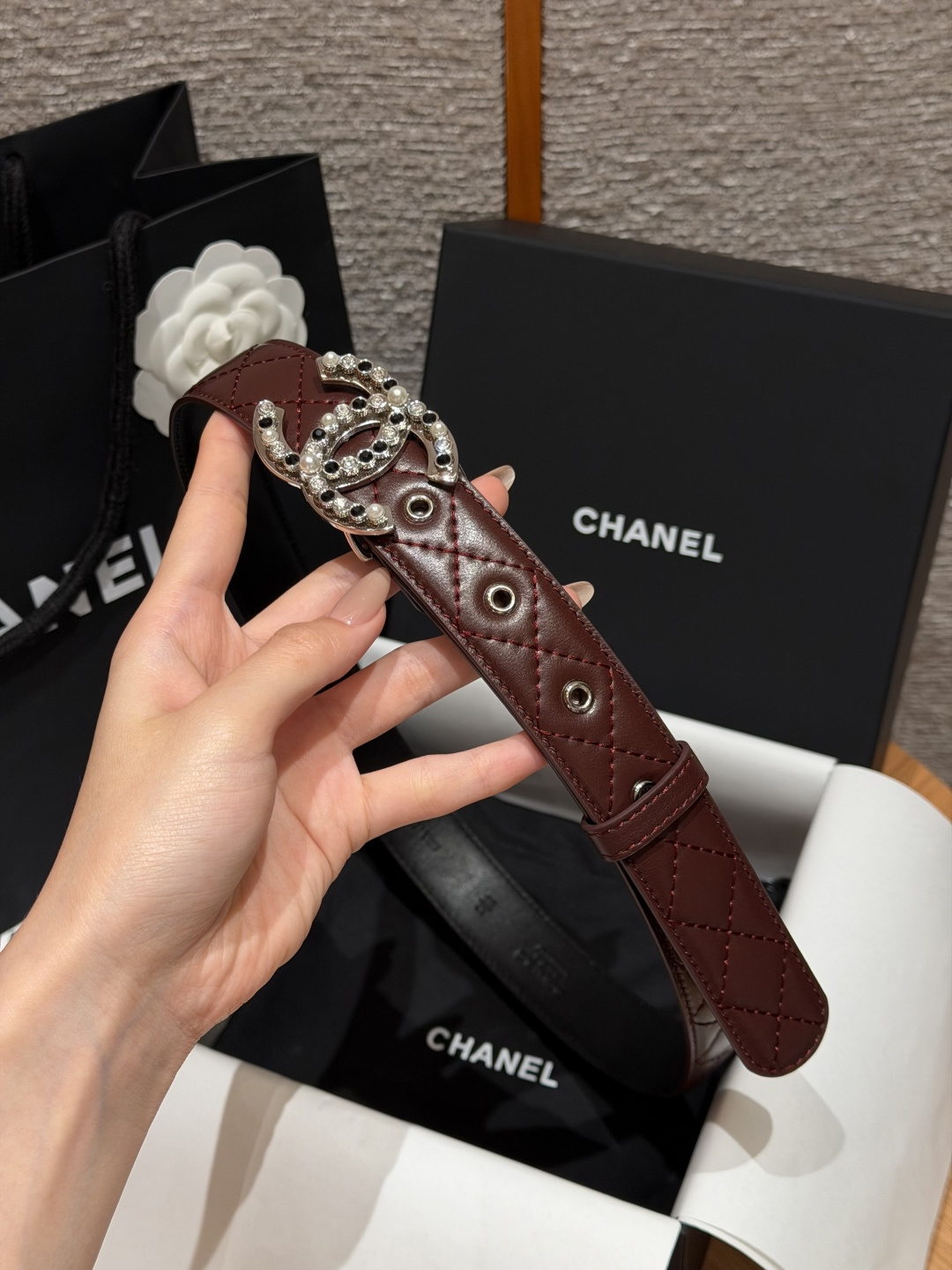 香家✨ Leather Belt 30mm皮质腰带 进口胎羊皮与金属。热门菱格绗缝小牛皮,标志性双C扣,裙装裤装都适配。 香家✨ Leather Belt 30mm皮质腰带 进口胎羊皮与金属。热门菱格绗缝小牛皮,标志性双C扣,裙装裤装都适配。