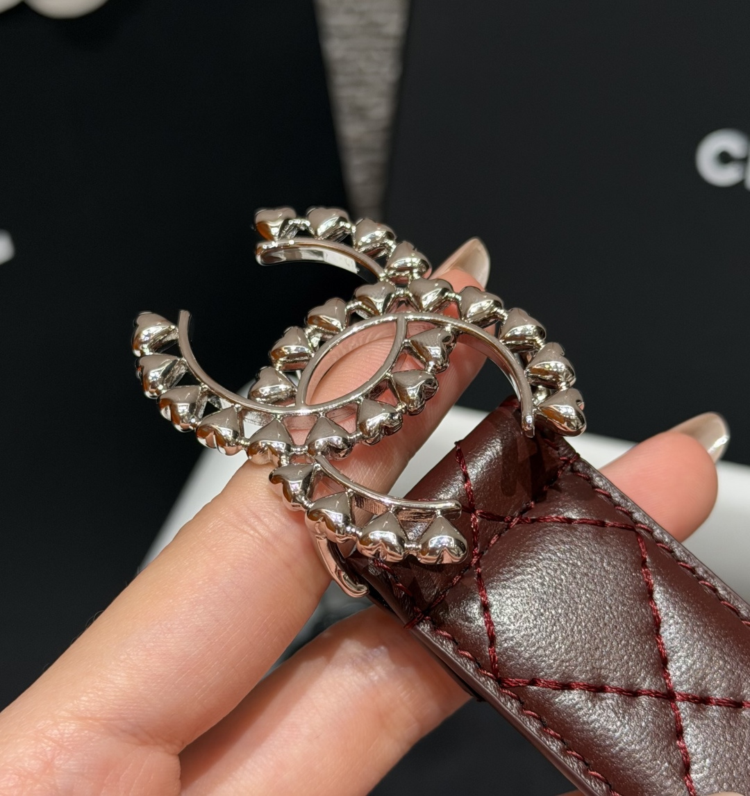 香家✨ Leather Belt 30mm皮质腰带 进口胎羊皮与金属。热门菱格绗缝小牛皮，标志性双C扣，裙装裤装都适配。
