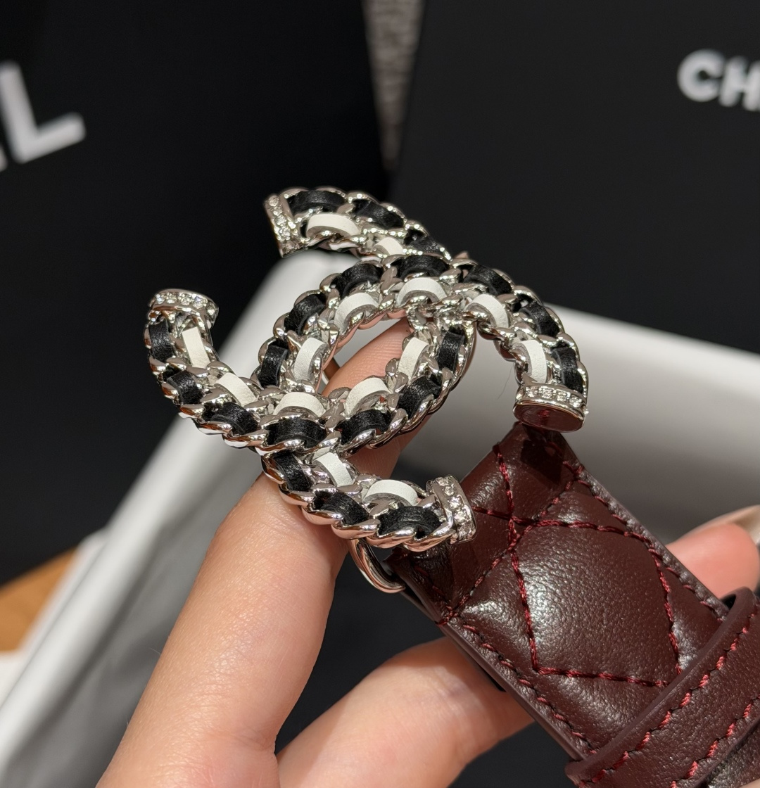 香家✨ Leather Belt 30mm皮质腰带 进口胎羊皮与金属。热门菱格绗缝小牛皮,标志性双C扣,裙装裤装都适配。 香家✨ Leather Belt 30mm皮质腰带 进口胎羊皮与金属。热门菱格绗缝小牛皮,标志性双C扣,裙装裤装都适配。