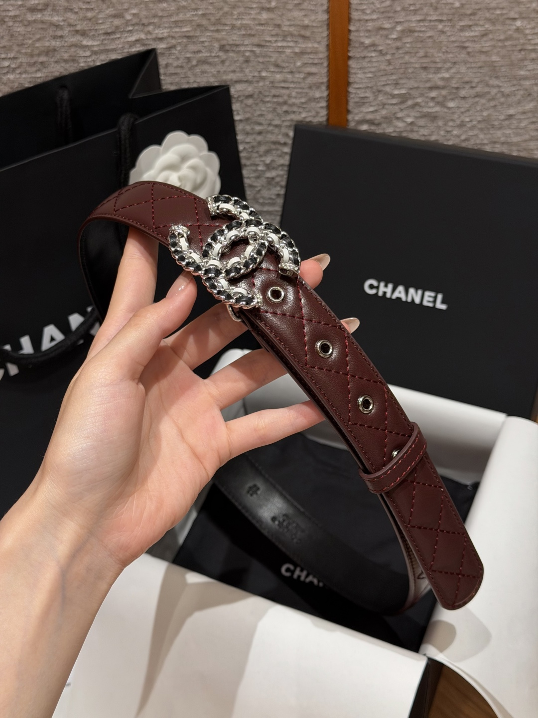 香家✨ Leather Belt 30mm皮质腰带 进口胎羊皮与金属。热门菱格绗缝小牛皮,标志性双C扣,裙装裤装都适配。 香家✨ Leather Belt 30mm皮质腰带 进口胎羊皮与金属。热门菱格绗缝小牛皮,标志性双C扣,裙装裤装都适配。