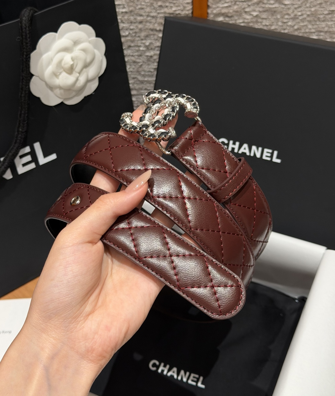 香家✨ Leather Belt 30mm皮质腰带 进口胎羊皮与金属。热门菱格绗缝小牛皮,标志性双C扣,裙装裤装都适配。 香家✨ Leather Belt 30mm皮质腰带 进口胎羊皮与金属。热门菱格绗缝小牛皮,标志性双C扣,裙装裤装都适配。