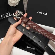 香家✨ Leather Belt 30mm皮质腰带 进口胎羊皮与金属。热门菱格绗缝小牛皮,标志性双C扣,裙装裤装都适配。 香家✨ Leather Belt 30mm皮质腰带 进口胎羊皮与金属。热门菱格绗缝小牛皮,标志性双C扣,裙装裤装都适配。