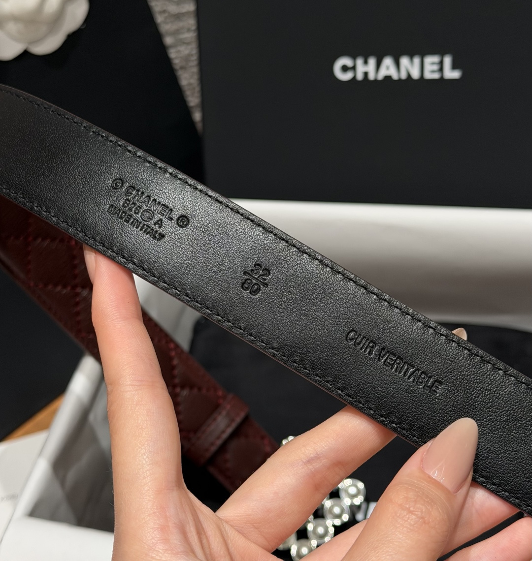香家✨ Leather Belt 30mm皮质腰带 进口胎羊皮与金属。热门菱格绗缝小牛皮，标志性双C扣，裙装裤装都适配。