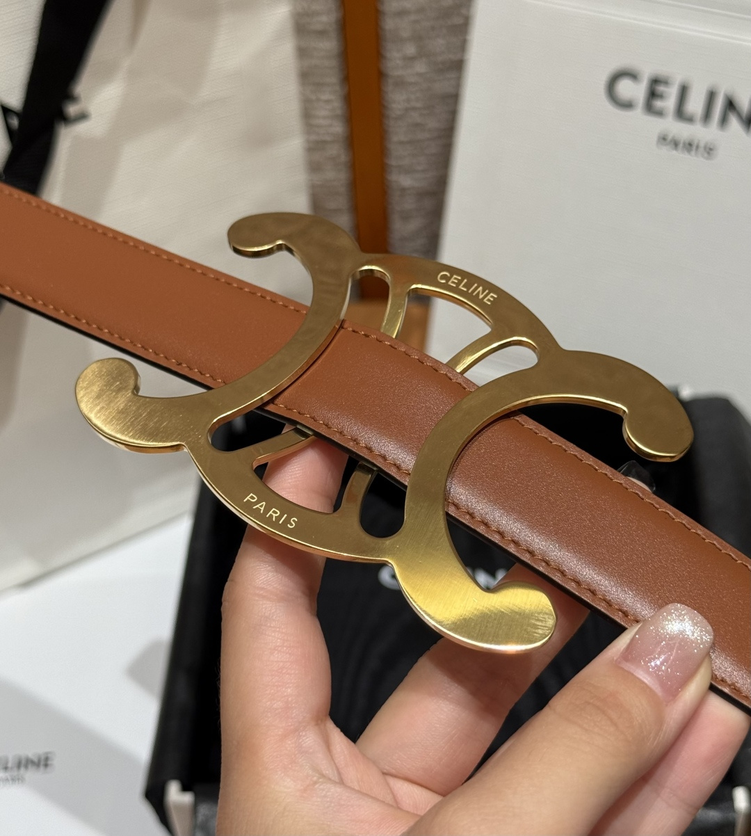 凯旋门✨ TRIOMPHE CORE BELT 25MM 皮带 TAURILLON皮革，牛皮革衬里，镂空TRIOMPHE