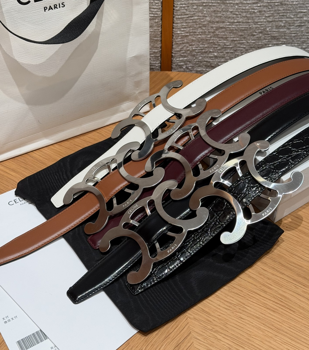 集合对比图 凯旋门✨ TRIOMPHE CORE BELT 25MM 皮带 TAURILLON皮革,牛皮革衬里,镂空TR 集合对比图 凯旋门✨ TRIOMPHE CORE BELT 25MM 皮带 TAURILLON皮革,牛皮革衬里,镂空TR