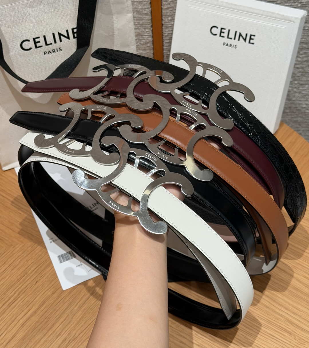 集合对比图 凯旋门✨ TRIOMPHE CORE BELT 25MM 皮带 TAURILLON皮革，牛皮革衬里，镂空TR