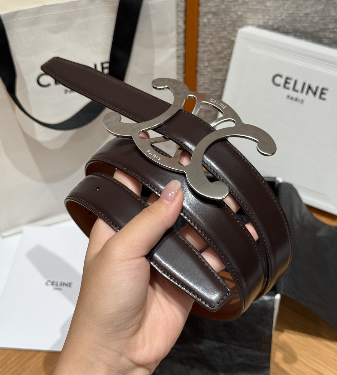 凯旋门✨ TRIOMPHE CORE BELT 25MM 皮带 TAURILLON皮革，牛皮革衬里，镂空TRIOMPHE