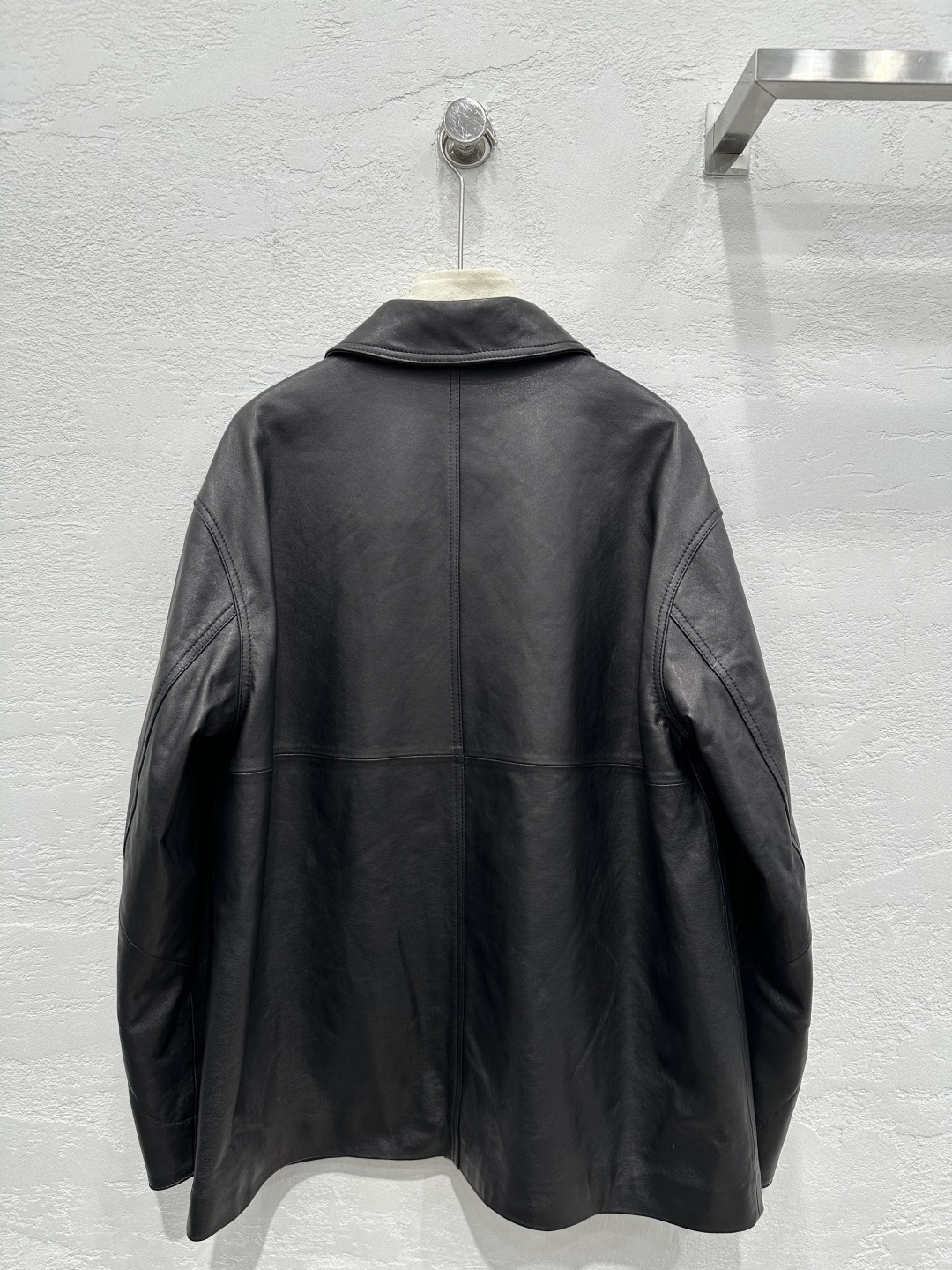 P2645 Oversized Sheepskin Coat with Stylish Boyfriend Design – High Quality, Custom Hardware. - 图片 6