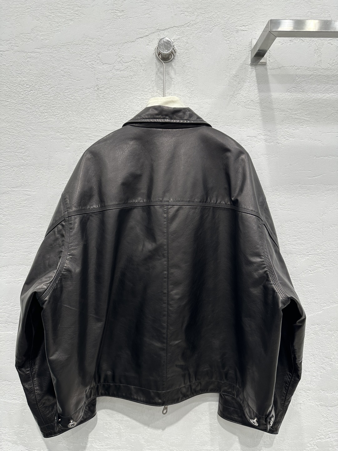 High-Quality Female Suit “P3072” with New Zealand Calf Leather – Classic and Stylish - 图片 5