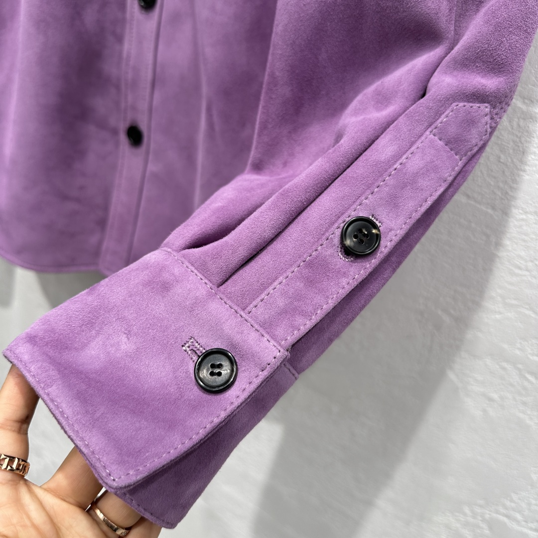 Fashionable One-Size-Fits-All Female Outfit with Premium Velvet and Custom-Made Details - 图片 4