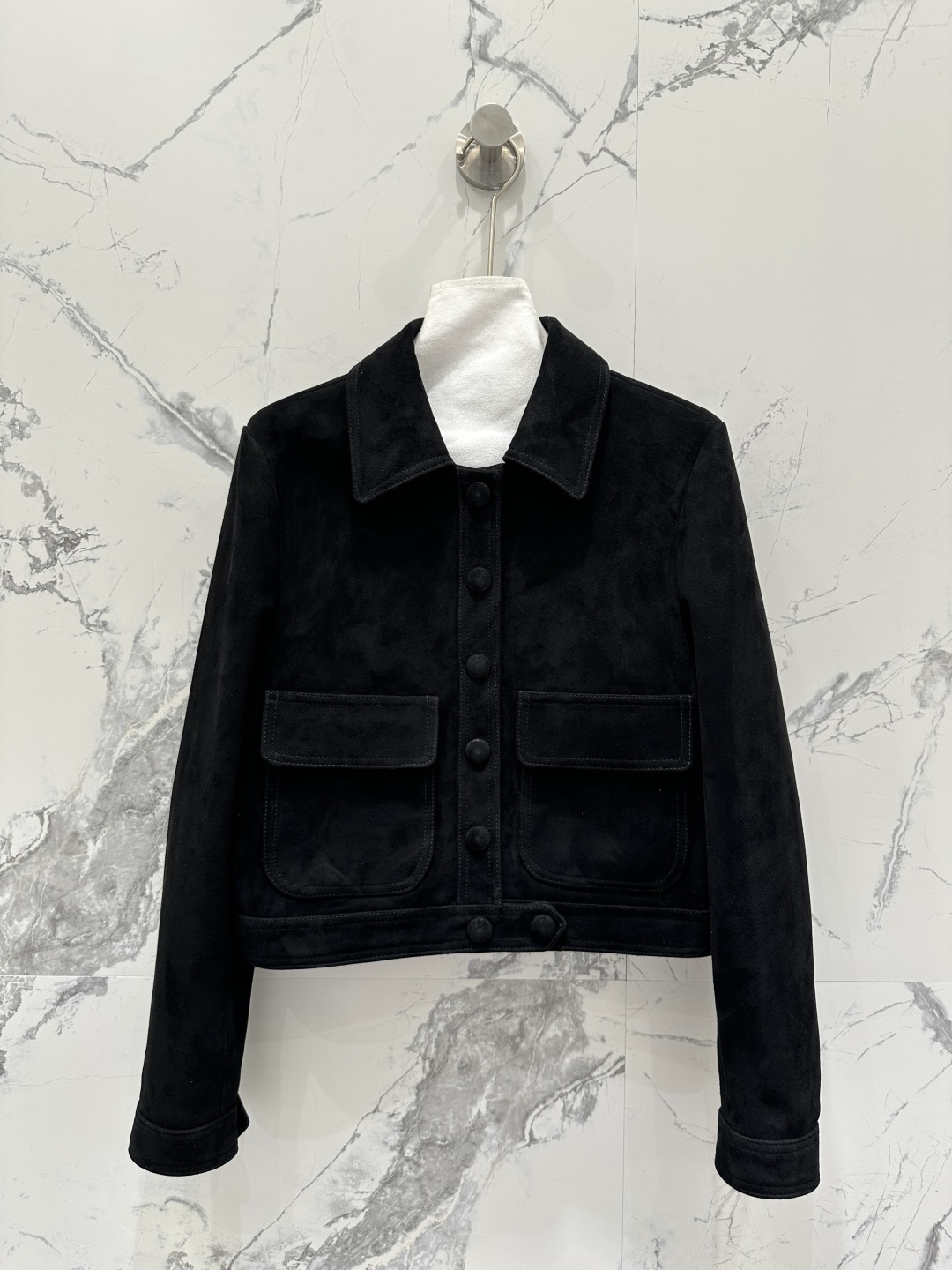 NO:662402,The exclusive first release of high-quality Celin*25 new products, Suzy’s same British preppy style retro suede lapel jacket and small coat!  Exclusive customized suede surface craftsmanship, pure handmade leather bag buckle!  Sweet girl's age-reducing girlish style!  The classic silhouette is versatile and slimming!  Imported suede lambskin, a sweet and cool must-have item in a fashionable girl's wardrobe. Perfect workmanship and quality depends on the details!  Three colors S-XL. Size M: bust 94, shoulder width 39, sleeve length 58, dress length 46., Celine-clothing,celine,celine,jackets & coats,jackets & coats,sheepskin,chamois leather, 19860909独家首发高端品质Celin*25新品 秀智同款英伦学院风复古麂皮绒翻领夹克小外套！独家定制麂皮绒面工艺,纯手工皮包扣！甜妹减龄少女风！经典版型百搭又显瘦！进口麂皮绒小羊皮,甜酷的时髦少女衣橱必备气质单品.完美做工品质看细节！三色S-XL. M码: 胸围94,肩宽39,袖长58,衣长46.,赛琳-服装,celine,celine,jackets & coats,jackets & coats,sheepskin,chamois leather, ,Women's clothing