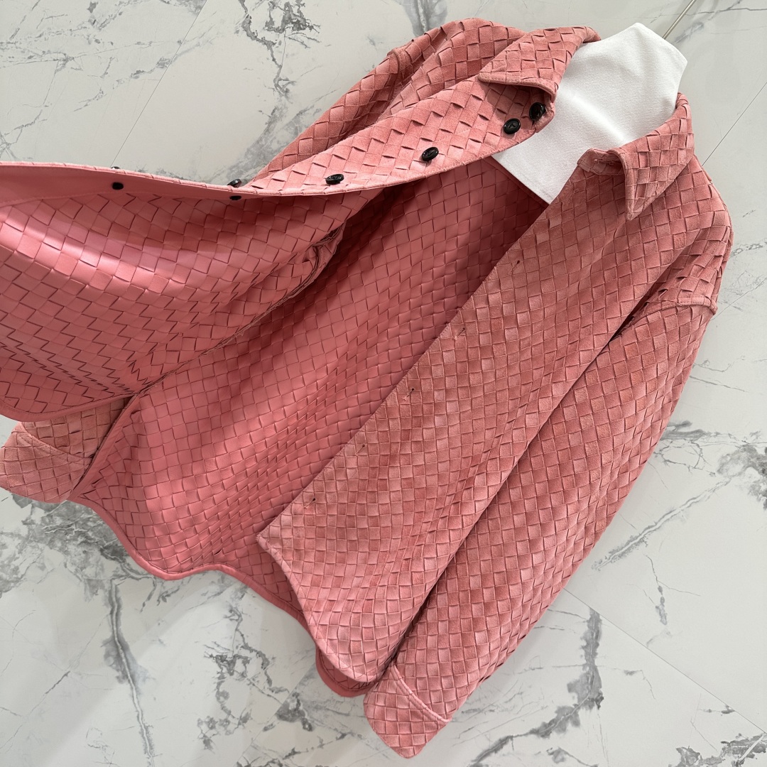 Bottega Veneta Suede Shirt Jacket, Hand-Woven Leather Outerwear 7 cmp i1752220421294 3840 0 7
