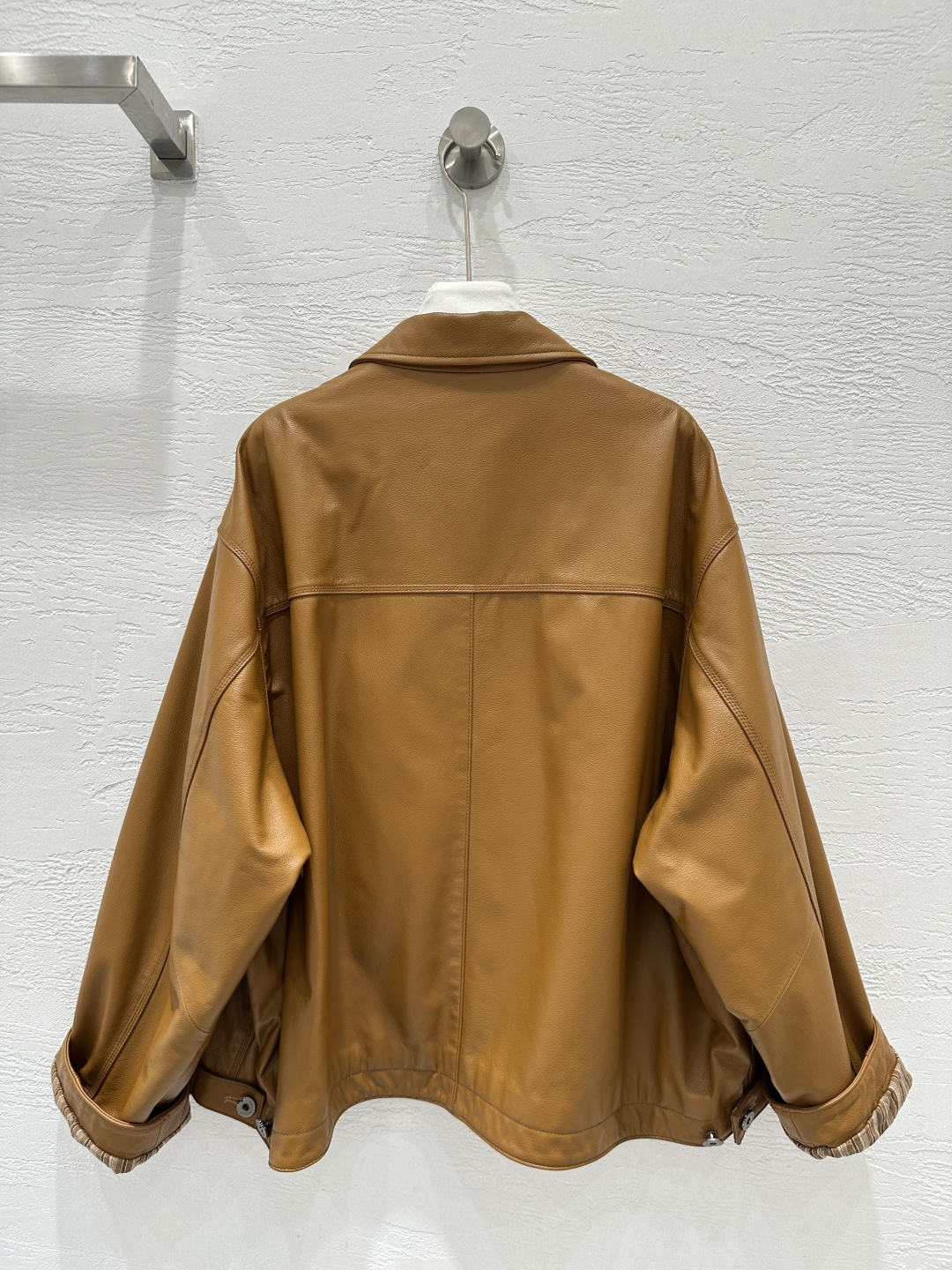 High-Quality Female Suit “P3072” with “The R*m25” Design, New Zealand Calf Leather, Classic Style. - 图片 6