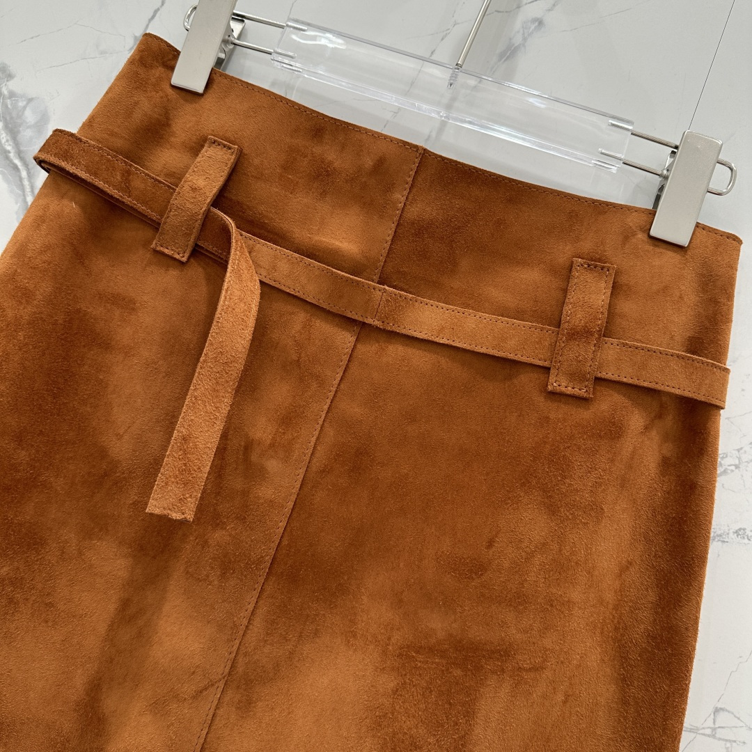 Pr*da25 Exclusive Velvet Skirt: High-End, Elegant, Custom-Made Design - 图片 7