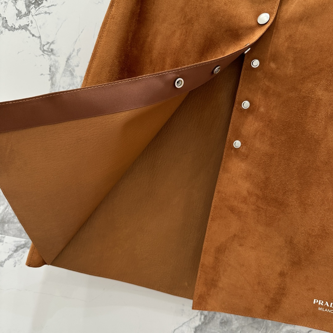 Pr*da25 Exclusive Velvet Skirt: High-End, Elegant, Custom-Made Design - 图片 8