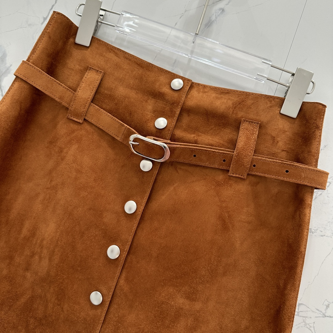 Pr*da25 Exclusive Velvet Skirt: High-End, Elegant, Custom-Made Design - 图片 2