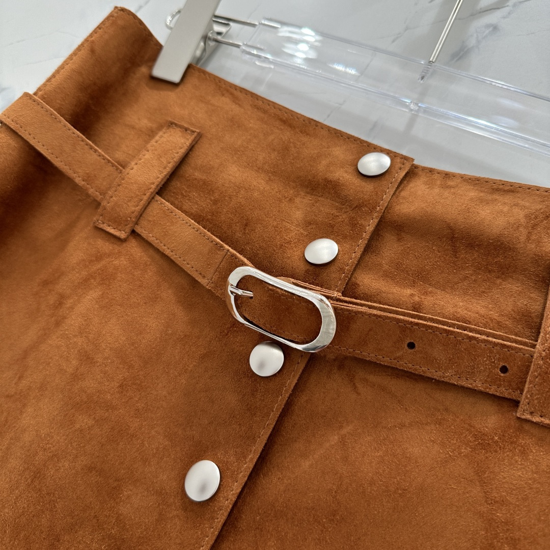 Pr*da25 Exclusive Velvet Skirt: High-End, Elegant, Custom-Made Design - 图片 4