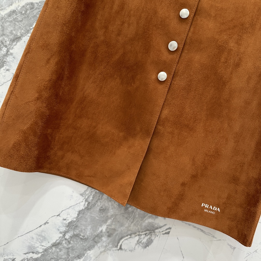 Pr*da25 Exclusive Velvet Skirt: High-End, Elegant, Custom-Made Design - 图片 3
