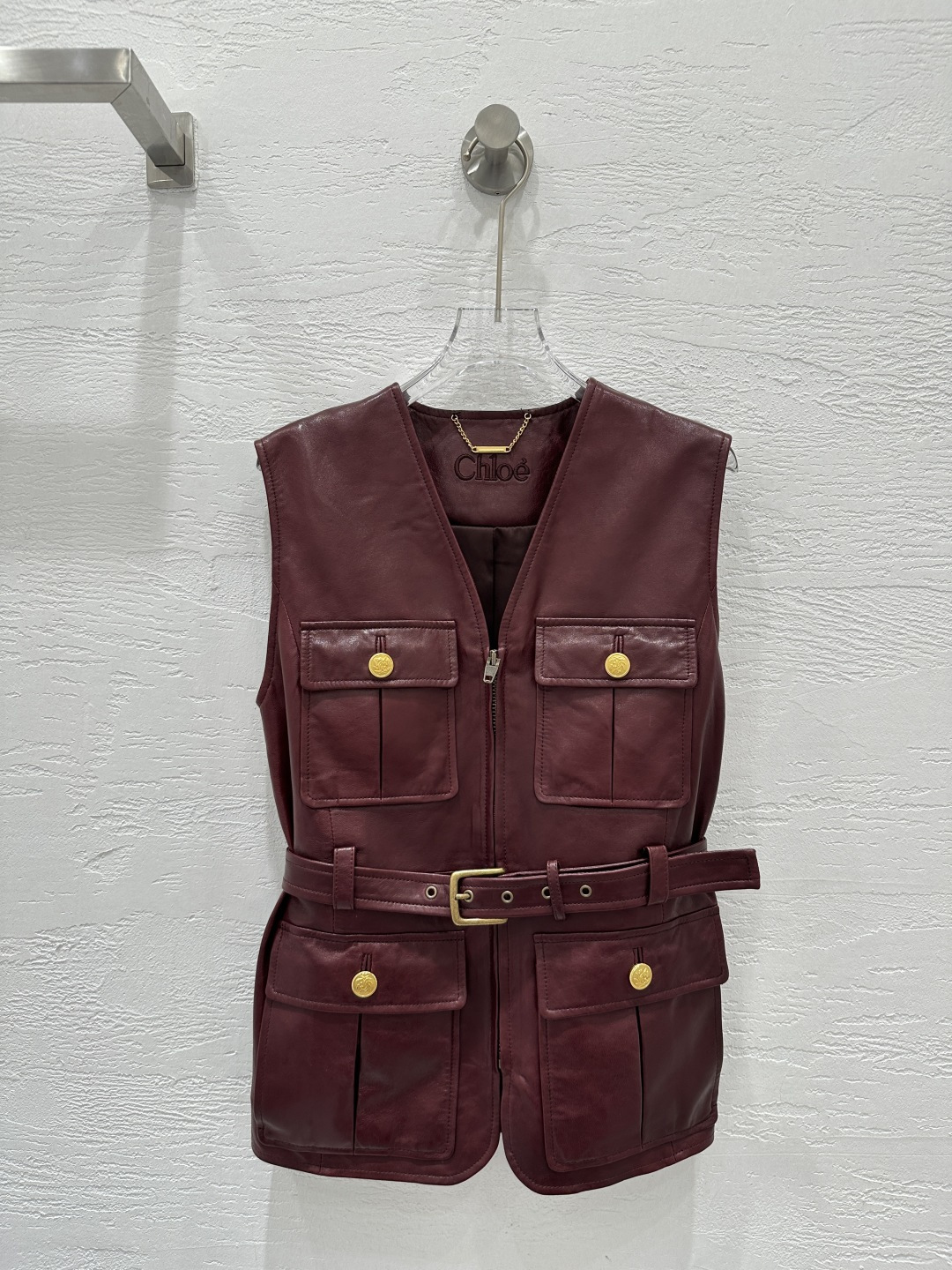 NO:662177,The exclusive first release of high-quality Ch*le25 early autumn new product retro fashionable leather vest jacket!  Original customized imported lambskin, vegetable tanning process!  The jacket has a four-pocket belt design, a stylish and stylish style, and original custom hardware accessories with a fashionable and high-end tone!  The back collar is embroidered with three-dimensional logo letters, giving it a high-end feel!  Perfect workmanship quality depends on the details!  Two-color SML. M size bust 92, length 60., women's clothing, jackets & coats, jackets & coats, sheepskin,  19860909独家首发高端品质Ch*le25早秋新品 复古时髦皮马甲外套！原版定制进口小羊皮,植鞣工艺！四口袋系腰带设计夹克版型又A又飒原版定制五金配件搭配时髦又高级的调调！后领立体logo字母绣花工艺,高级感满满！完美做工品质看细节！两色SML. M码胸围92,衣长60.,女装,jackets & coats,jackets & coats,sheepskin, ,Women's clothing