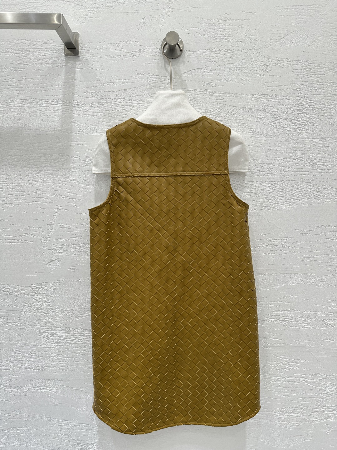 Original Bottega Veneta25 High-Tech Hand-Weaved Vest with Sheep Skin – Top Quality - 图片 5