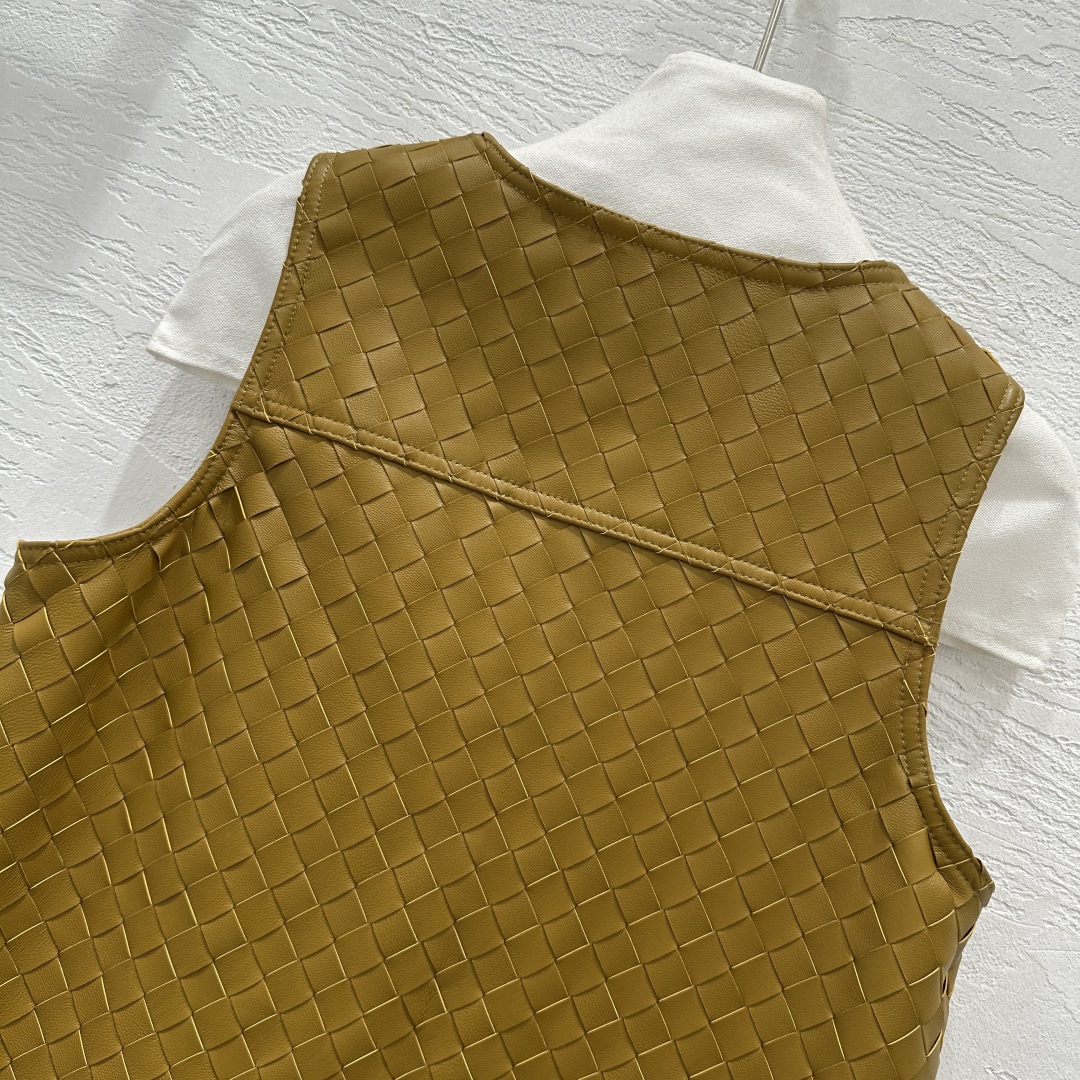 Original Bottega Veneta25 High-Tech Hand-Weaved Vest with Sheep Skin – Top Quality - 图片 6