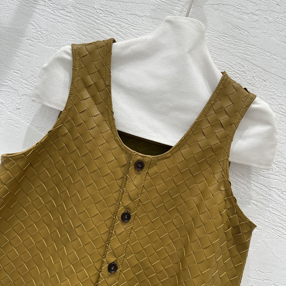 Original Bottega Veneta25 High-Tech Hand-Weaved Vest with Sheep Skin – Top Quality - 图片 2