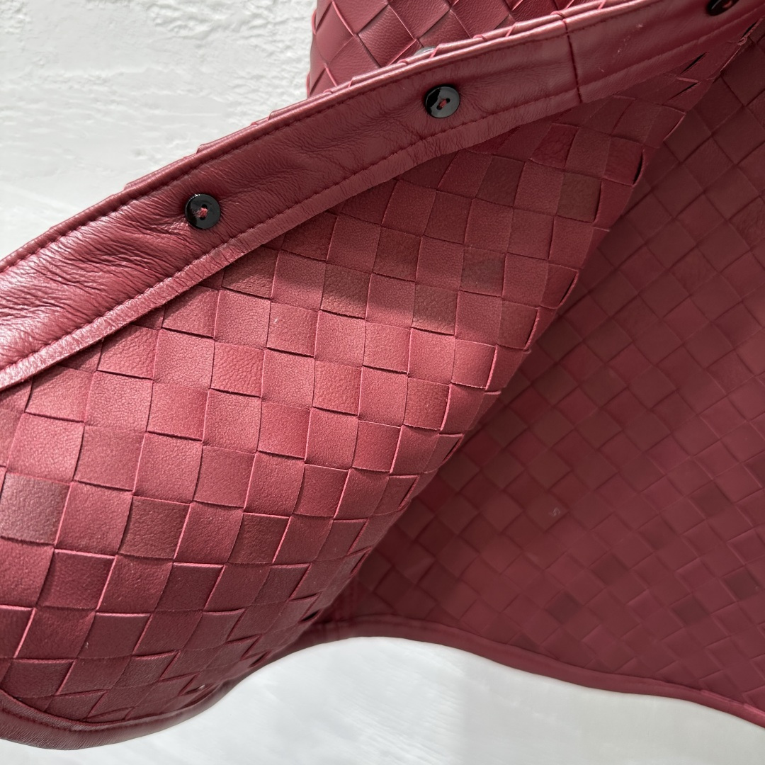 Bottega Veneta25 Sheep Skin Hand-Weaved Vest Collection: High-End Luxury Fashion - 图片 8