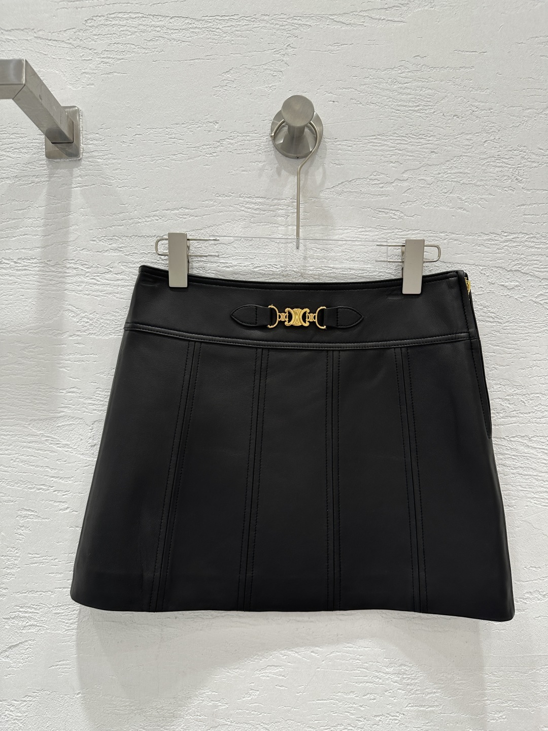 “Customized Sheep Skin Skirt: Elegant, Stylish, and High-Quality Import with 3D Cut-Out Design” - 图片 1