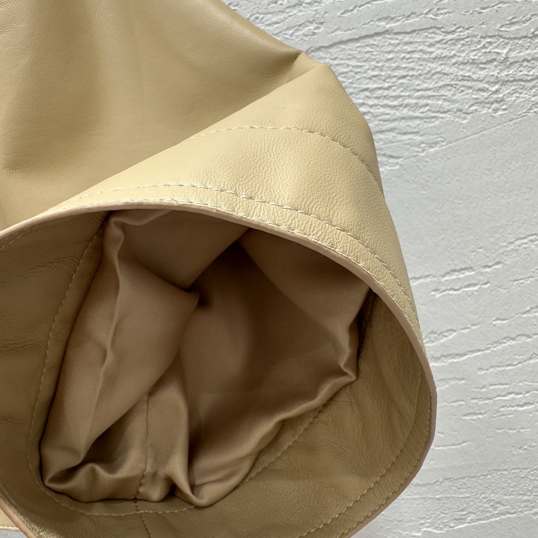 Title: High-Quality Retro Lamb Cortex Jacket Description: Exclusive Hermès25 jacket, handmade from New Zealand sheepskin. Retro style, dust-proof, in one-size-fits-all. - 图片 4