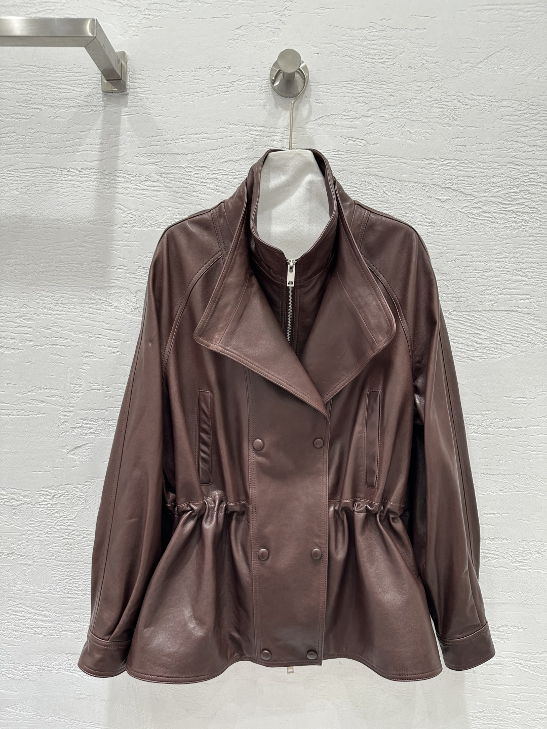High-End Female Suit with Custom Sheepskin: Classic Style, High Quality, Autumn Collection, Three Sizes Available - 图片 1