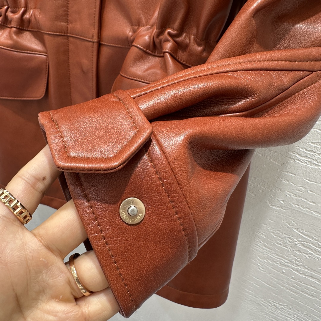 Stylish Custom-Made Women’s Coat with Removable Hats – Product Description and Specifications - 图片 4