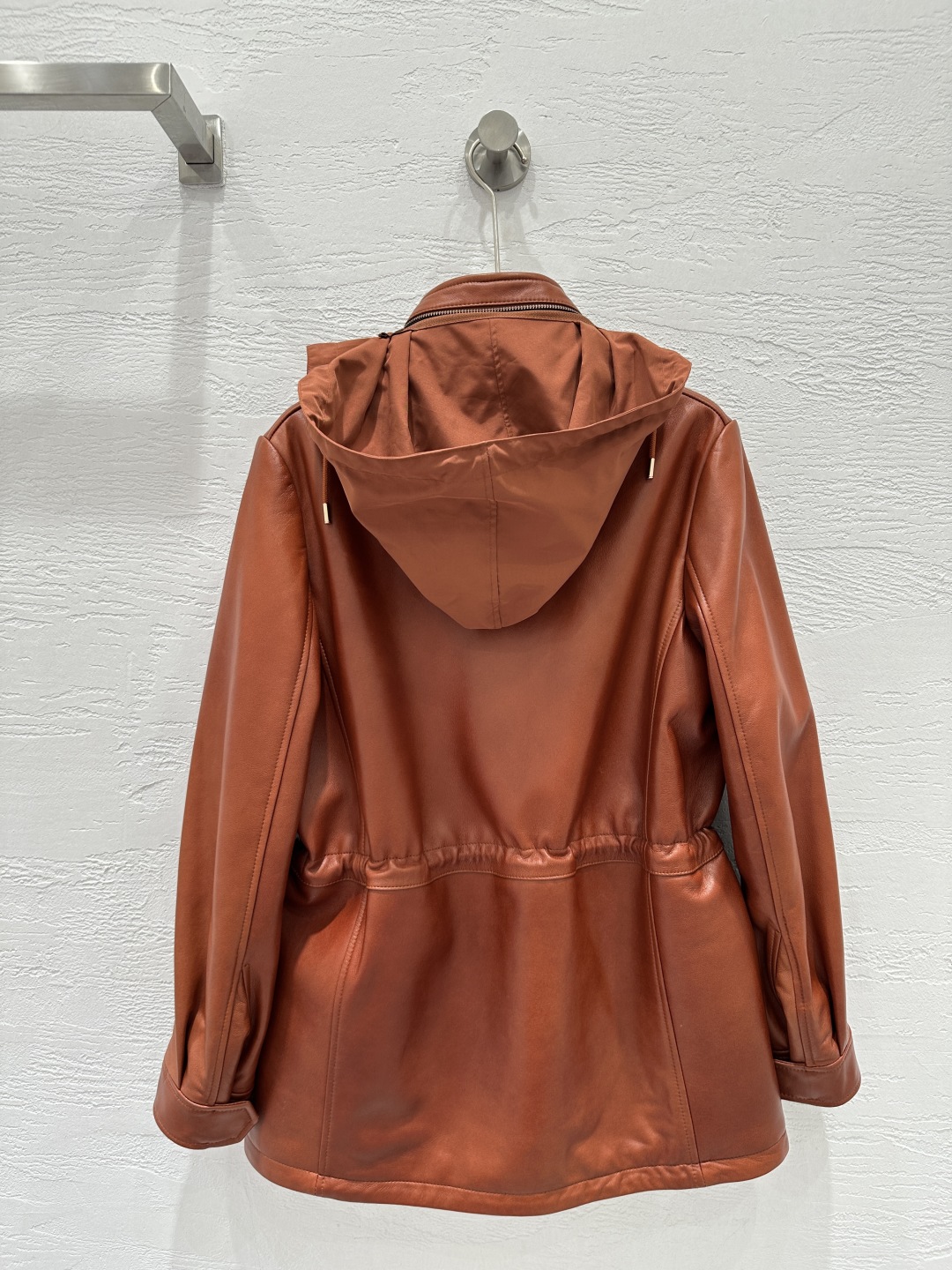 Stylish Custom-Made Women’s Coat with Removable Hats – Product Description and Specifications - 图片 5