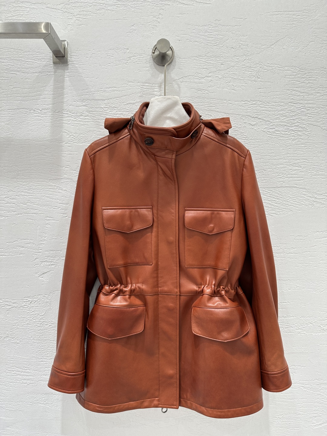 Stylish Custom-Made Women’s Coat with Removable Hats – Product Description and Specifications
