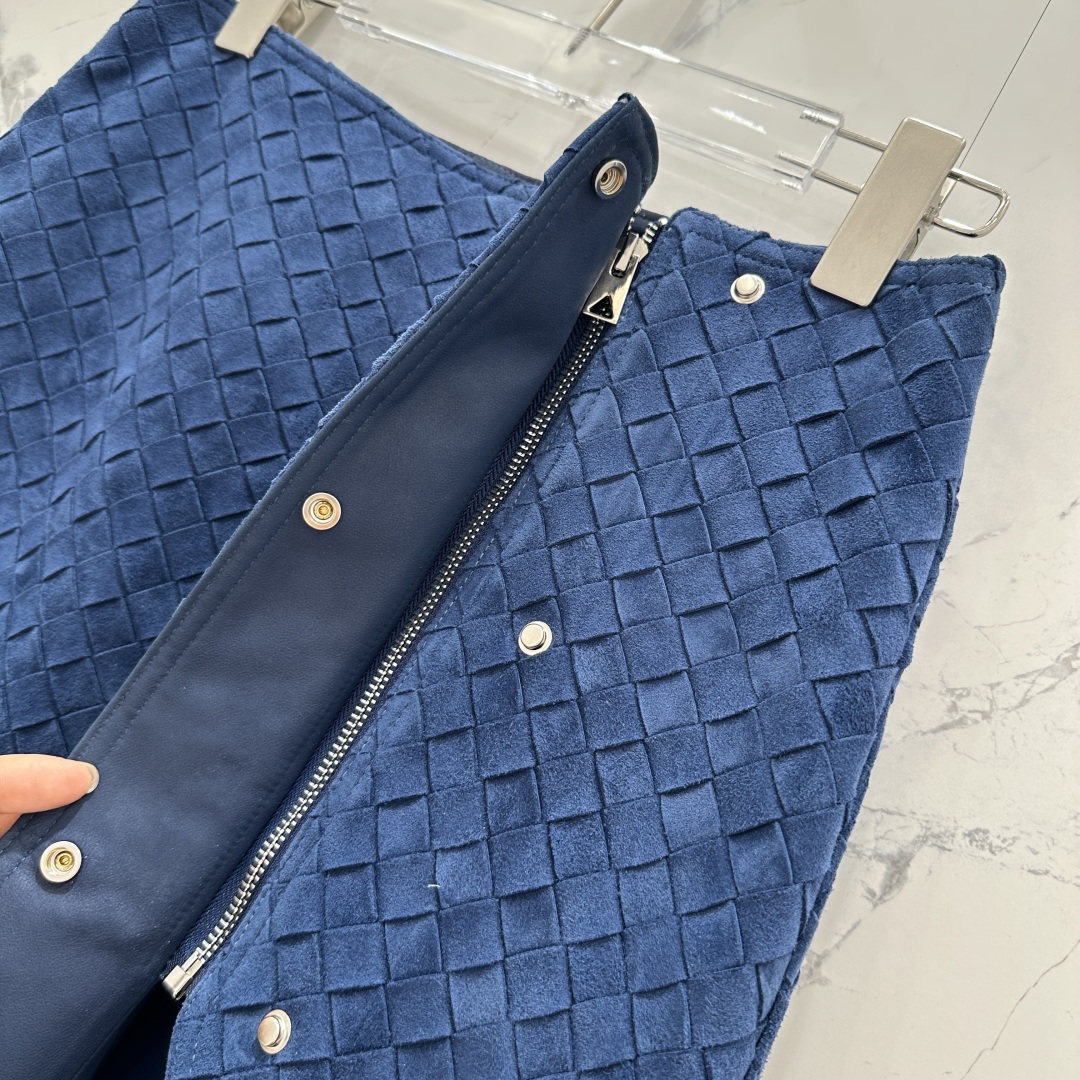 Luxury Bottega Veneta25 Female Suit with Dust-Proof Bags – High-End Quality, Handmade Deer Velvet, Advanced Fashion Design - 图片 5