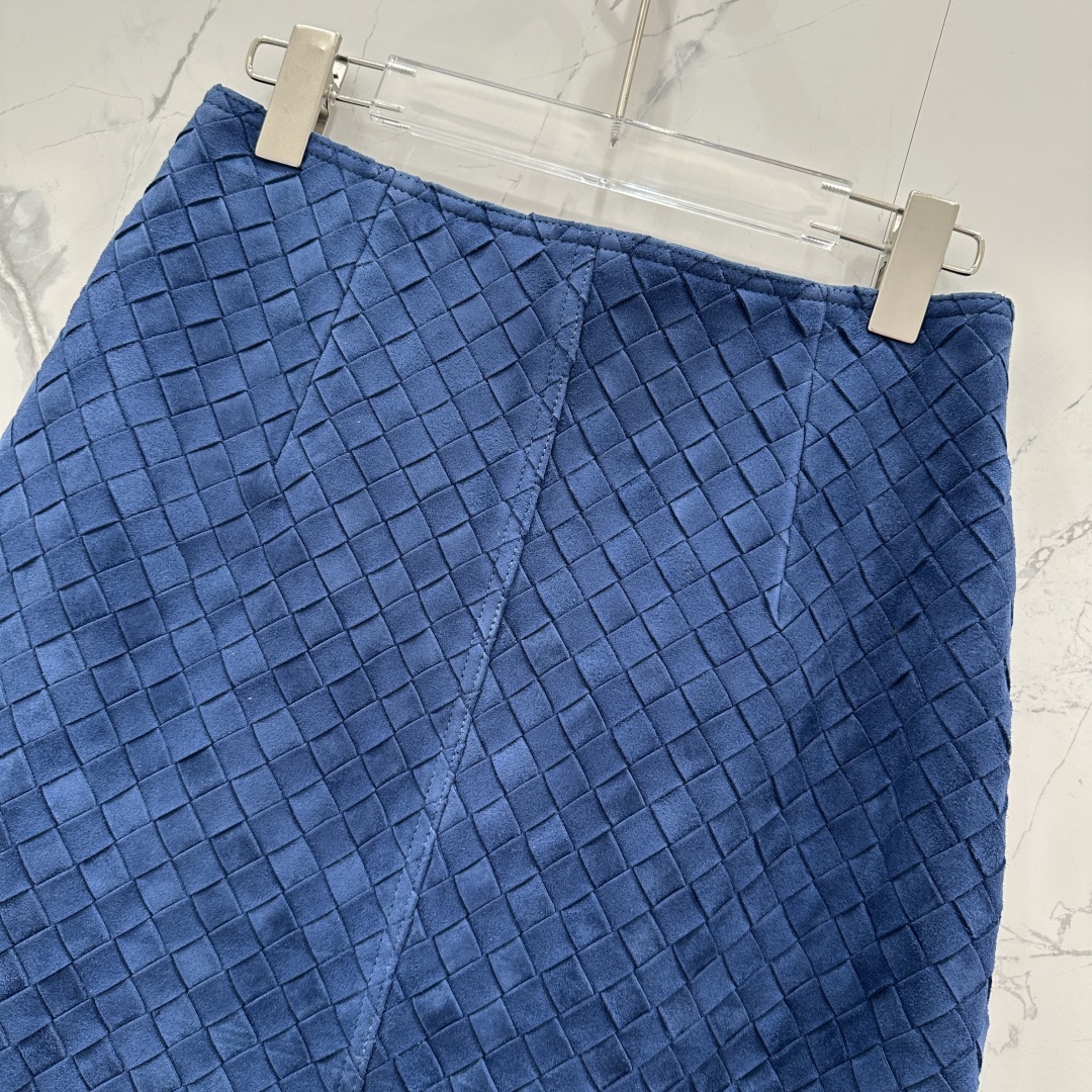 Luxury Bottega Veneta25 Female Suit with Dust-Proof Bags – High-End Quality, Handmade Deer Velvet, Advanced Fashion Design - 图片 8