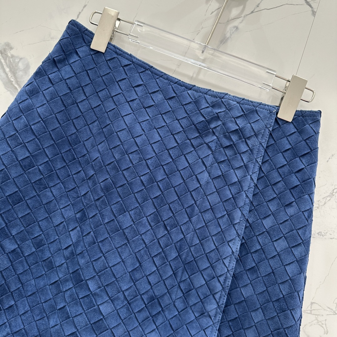 Luxury Bottega Veneta25 Female Suit with Dust-Proof Bags – High-End Quality, Handmade Deer Velvet, Advanced Fashion Design - 图片 2