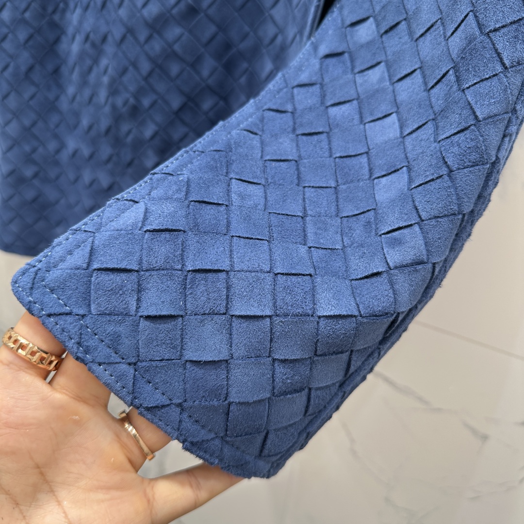Luxury Bottega Veneta25 Female Suit with Dust-Proof Bags – High-End Quality, Handmade Deer Velvet, Advanced Fashion Design - 图片 9