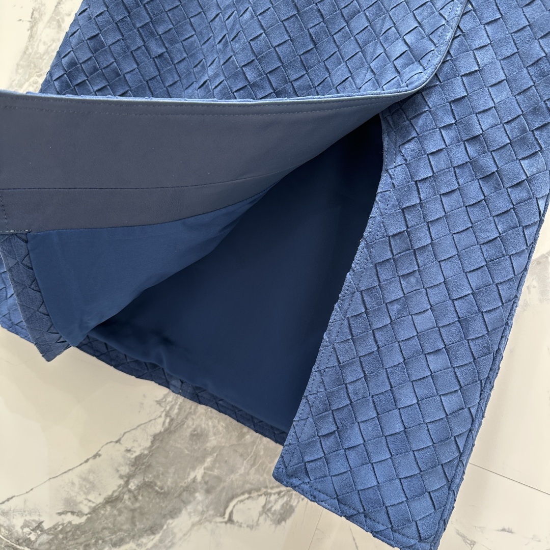 Luxury Bottega Veneta25 Female Suit with Dust-Proof Bags – High-End Quality, Handmade Deer Velvet, Advanced Fashion Design - 图片 4