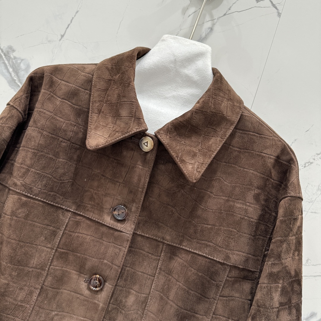 “Exclusive Alligator-Striped Velvet Jacket: High-Quality Louis Vuitton Style for Fashionable Young Ladies” - 图片 2
