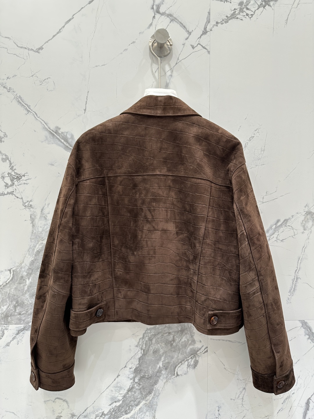“Exclusive Alligator-Striped Velvet Jacket: High-Quality Louis Vuitton Style for Fashionable Young Ladies” - 图片 6